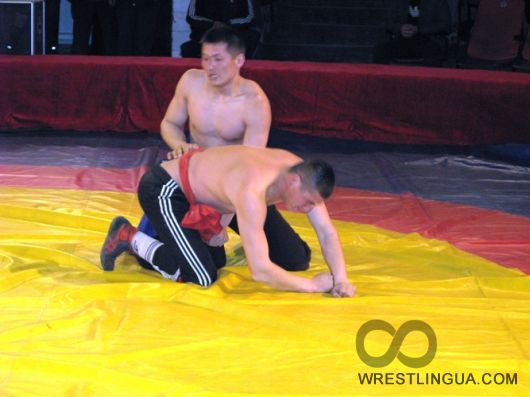 В Бишкеке состоялось открытие Международного турнира по борьбе на поясах