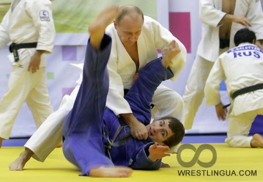 Путин принял участие в тренировке борцов