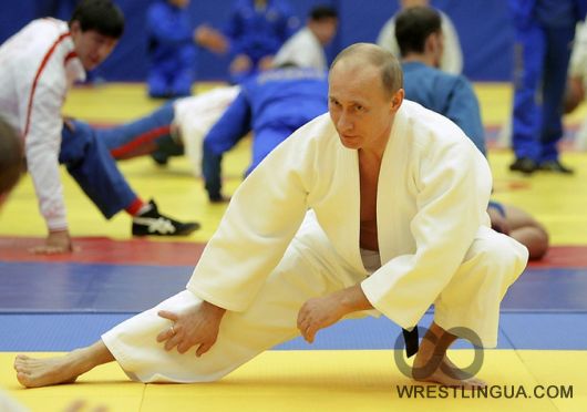 Путин принял участие в тренировке борцов