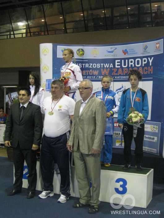 Золото и четыре бронзы завоевали украинки в первый день Чемпионата Европы по женской борьбе