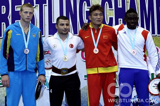 Аркадий Блюмин серебряный призер молодежного Чемпионата мира по борьбе.