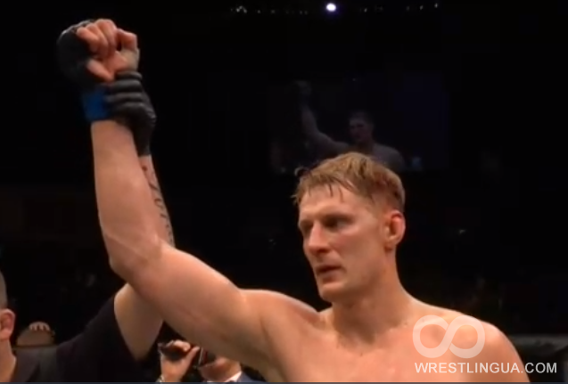 Волков нокаутировал Вердума на турнире UFC в Лондоне